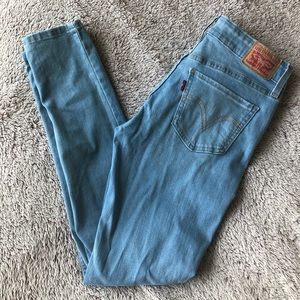 LEVIS LIGHT WASH SKINNY JEANS